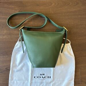 Coach Green Leather Adjustable Crossbody Bucket Bag with Gold Hardware.